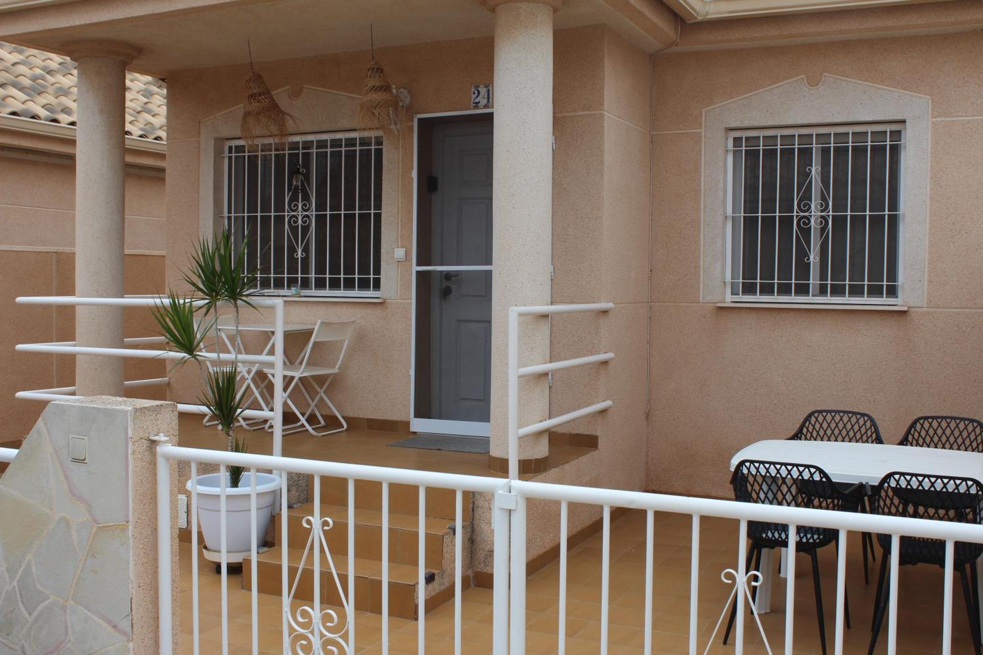 Bungalow With 2 Bedrooms And Roof Terrace In The Center Of La Zenia. Free Wifi. Οριουέλα Εξωτερικό φωτογραφία